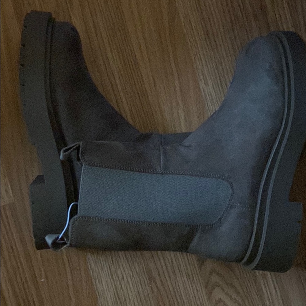Shoes - Picture 3 of 3